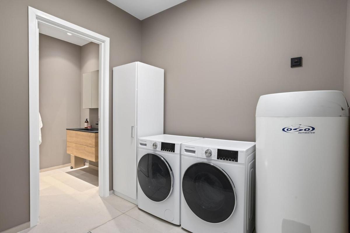 4 Bedroom Penthouse Appartment, Right On The Mainstreet Appartement *